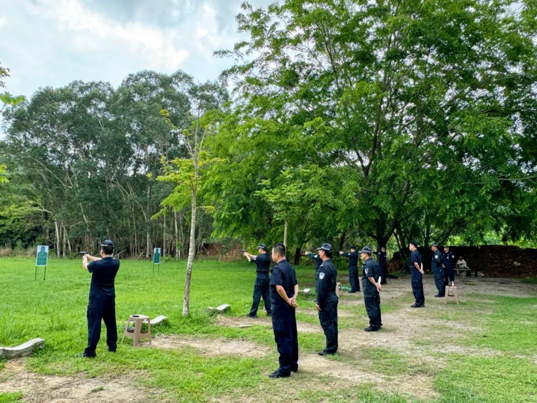 人民警察直接使用武器的情形_警察武器人民直接使用可以吗_人民警察可以直接使用武器