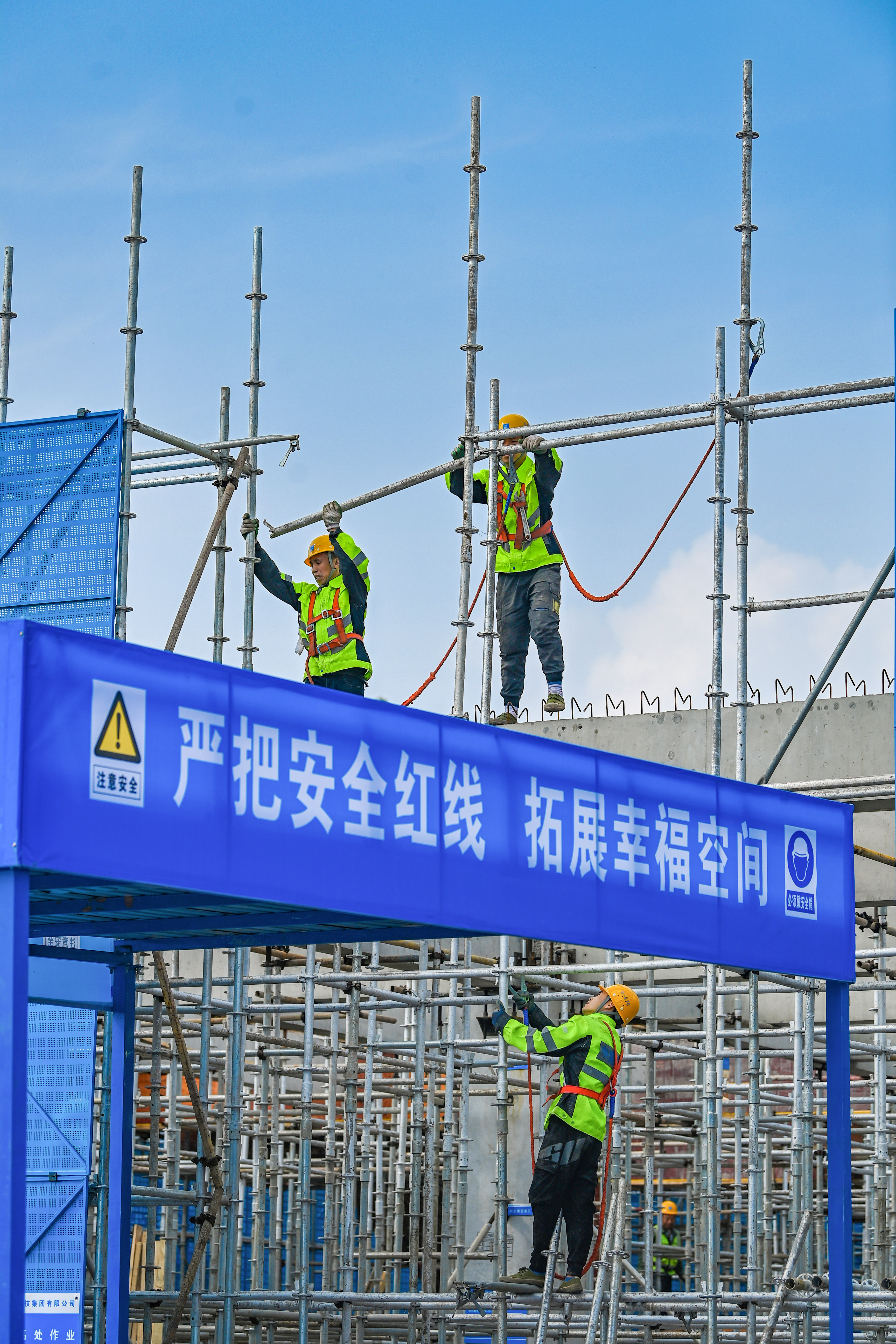 男童看动画嫌施工声太吵 割断安全绳工人悬8楼 网易_男童看动画嫌施工声太吵 割断安全绳工人悬8楼 网易_男童看动画嫌施工声太吵 割断安全绳工人悬8楼 网易